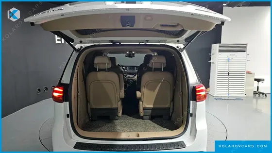 KIA CARNIVAL 9-SEATER HI-LIMOUSINE