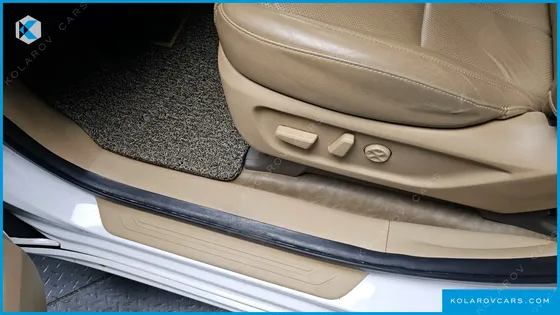 KIA CARNIVAL 9-SEATER HI-LIMOUSINE