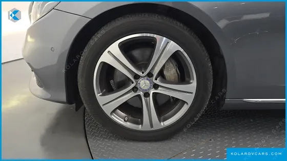 MERCEDES E-CLASS E300 4MATIC AVNATGARDE