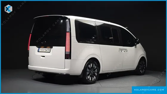 HYUNDAI STARIA LOUNGE 9-SEATER