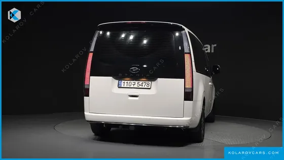 HYUNDAI STARIA LOUNGE 9-SEATER