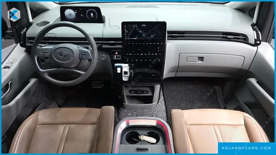 HYUNDAI STARIA LOUNGE 9-SEATER