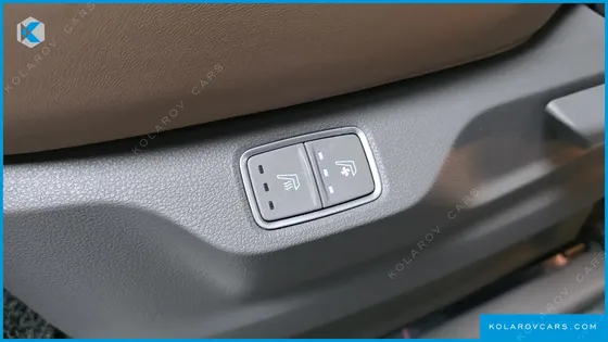 HYUNDAI STARIA LOUNGE 9-SEATER