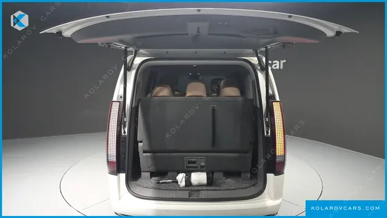 HYUNDAI STARIA LOUNGE 9-SEATER
