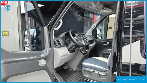 HYUNDAI SOLATI 15-SEATER