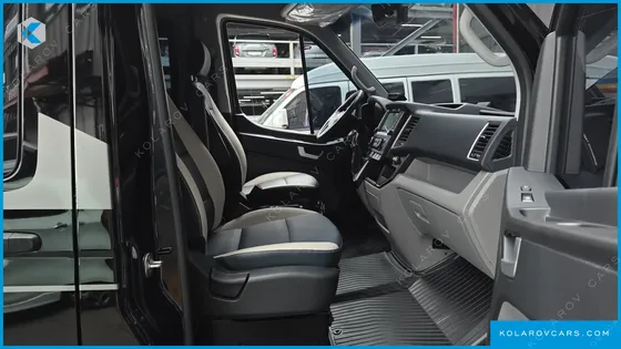 HYUNDAI SOLATI 15-SEATER