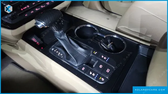 KIA CARNIVAL 9-SEATER NOBLESSE