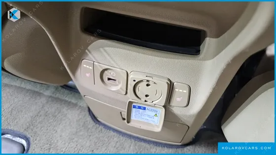 KIA CARNIVAL 9-SEATER NOBLESSE