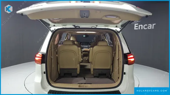 KIA CARNIVAL 9-SEATER NOBLESSE