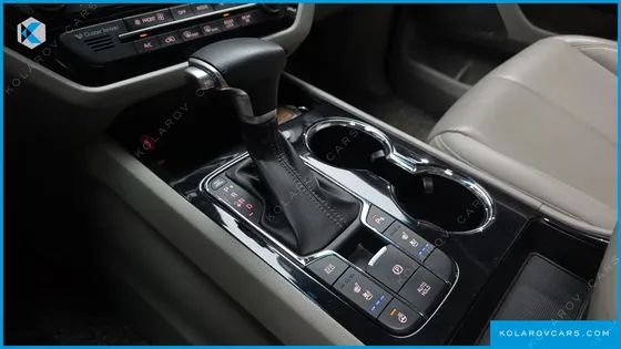 KIA CARNIVAL GASOLINE 9-SEATER NOBLESSE SPECIAL
