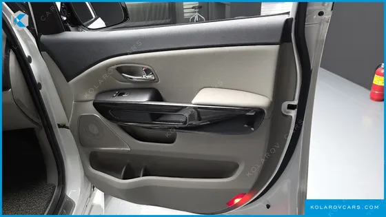 KIA CARNIVAL GASOLINE 9-SEATER NOBLESSE SPECIAL