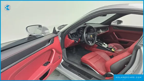 PORSCHE 911 CARRERA 4 GTS