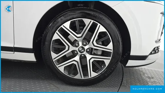 HYUNDAI GRANDEUR 2,5 GASOLINE 2WD