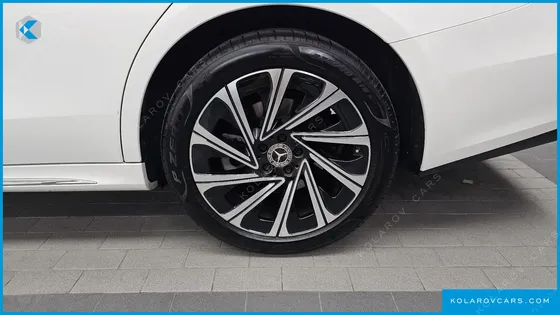 MERCEDES E-CLASS E300 4MATIC EXCLUSIVE