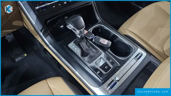 KIA CARNIVAL 9-SEATER PRESTIGE