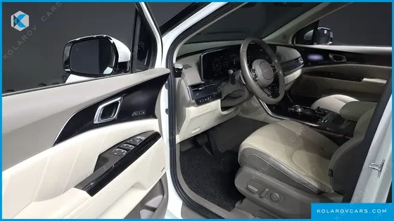 KIA CARNIVAL GASOLINE 9-SEATER HI-LIMOUSINE