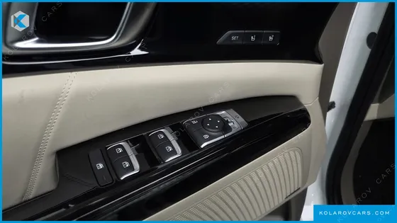 KIA CARNIVAL GASOLINE 9-SEATER HI-LIMOUSINE