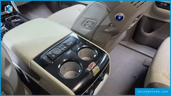 KIA CARNIVAL GASOLINE 9-SEATER HI-LIMOUSINE