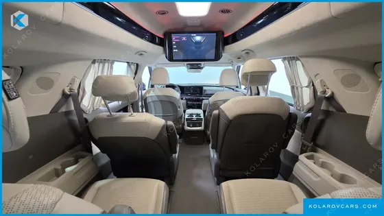 KIA CARNIVAL GASOLINE 9-SEATER HI-LIMOUSINE