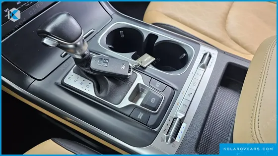 KIA CARNIVAL 9-SEATER PRESTIGE