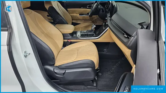 KIA CARNIVAL 9-SEATER PRESTIGE