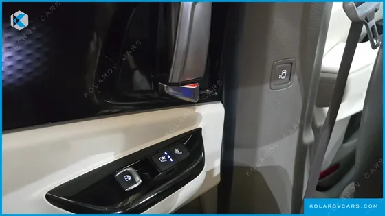 KIA CARNIVAL 9-SEATER HI-LIMOUSINE