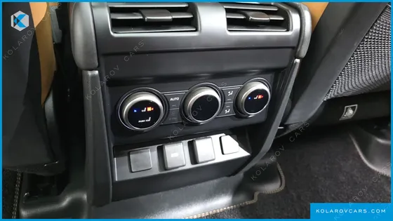 LAND ROVER DEFENDER 110 D300 HSE