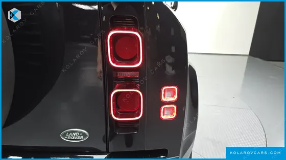 LAND ROVER DEFENDER 110 D300 HSE
