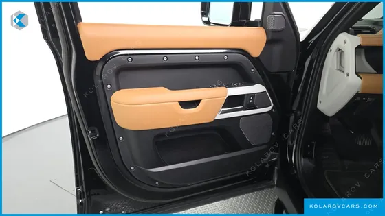 LAND ROVER DEFENDER 110 D300 HSE