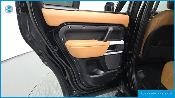 LAND ROVER DEFENDER 110 D300 HSE