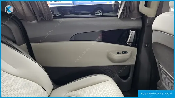 KIA CARNIVAL GASOLINE 9-SEATER HI LIMOUSINE