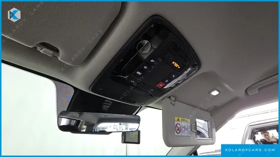 KIA CARNIVAL GASOLINE 9-SEATER SIGNATURE