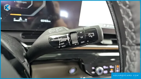 KIA CARNIVAL GASOLINE 9-SEATER SIGNATURE