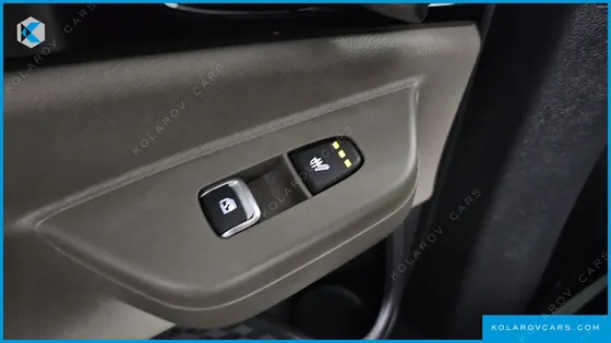 KIA CARNIVAL GASOLINE 9-SEATER SIGNATURE