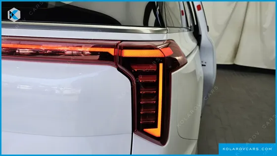 KIA CARNIVAL GASOLINE 9-SEATER SIGNATURE
