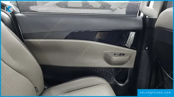 KIA CARNIVAL GASOLINE 9-SEATER SIGNATURE