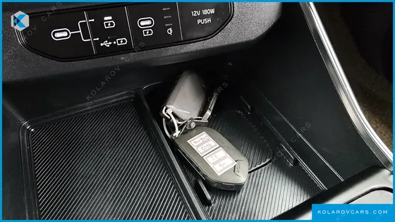 KIA CARNIVAL GASOLINE 9-SEATER SIGNATURE