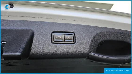 KIA CARNIVAL GASOLINE 9-SEATER SIGNATURE