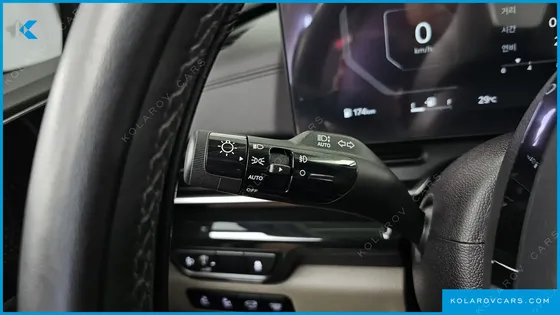 KIA CARNIVAL GASOLINE 9-SEATER SIGNATURE