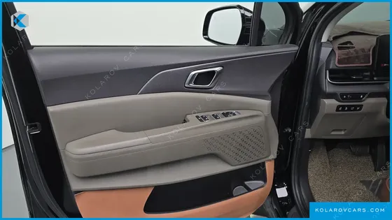 KIA CARNIVAL GASOLINE 9-SEATER NOBLESSE