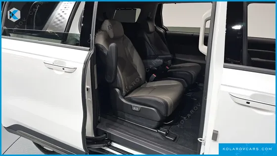 KIA CARNIVAL GASOLINE 9-SEATER SIGNATURE