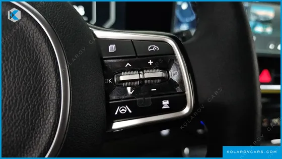 KIA CARNIVAL GASOLINE 9-SEATER SIGNATURE