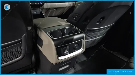 KIA CARNIVAL GASOLINE 9-SEATER SIGNATURE