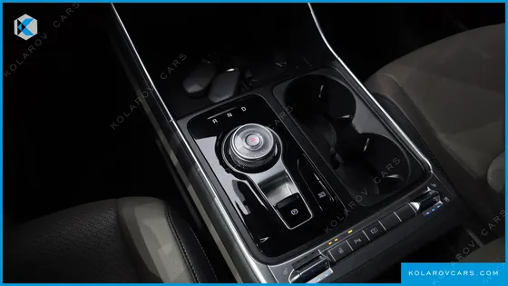 KIA CARNIVAL GASOLINE 7-SEATER NOBLESSE