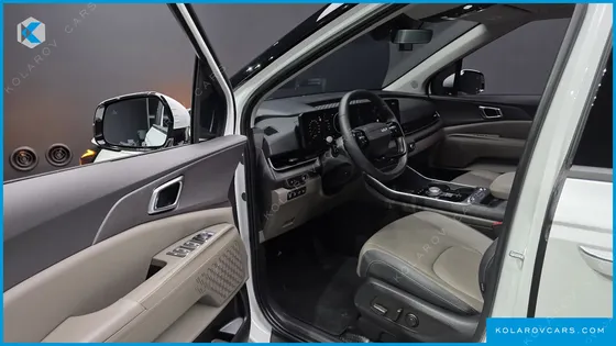 KIA CARNIVAL GASOLINE 7-SEATER NOBLESSE