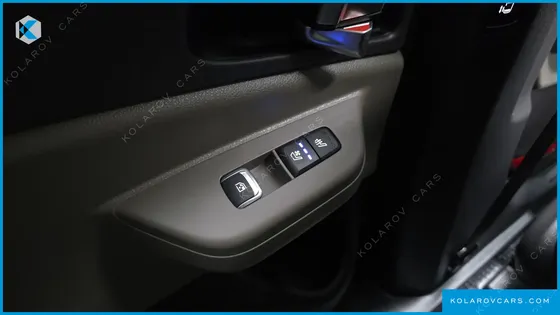 KIA CARNIVAL GASOLINE 7-SEATER NOBLESSE
