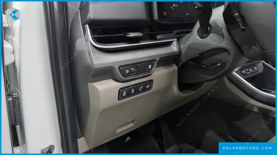KIA CARNIVAL GASOLINE 7-SEATER NOBLESSE