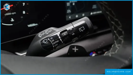 KIA CARNIVAL GASOLINE 7-SEATER NOBLESSE