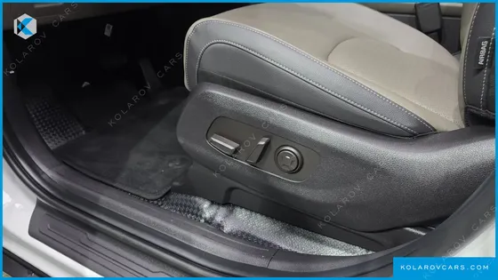 KIA CARNIVAL GASOLINE 7-SEATER NOBLESSE