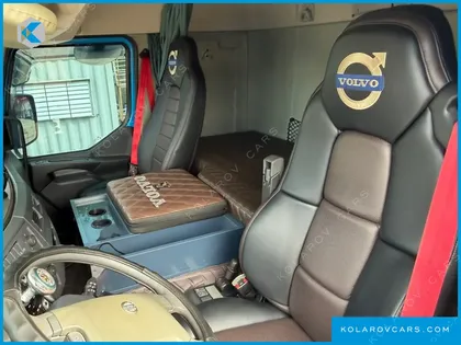 VOLVO CARGO TRUCK 6X2